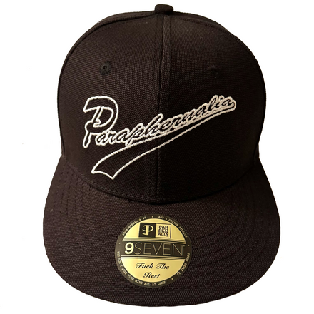 ℗ FITTED HAT