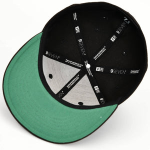 ℗ FITTED HAT