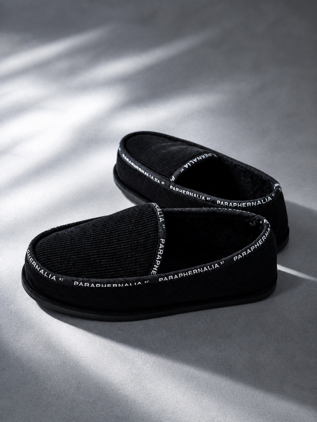 ℗ [HOUSE SLIPPERS]