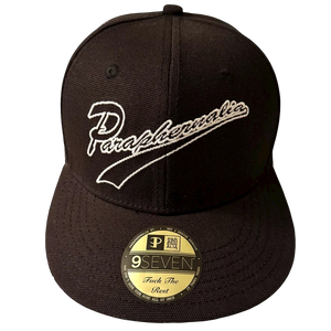 ℗ FITTED HAT